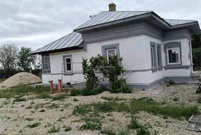 Casă cu 3 camere cu Teren 900 Mp în Central