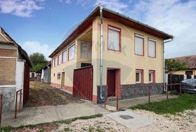 Casă cu 5 camere cu Teren 396 Mp în Ungra - 1