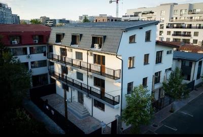 Casă cu 8 camere cu Teren 100 Mp în Timpuri Noi