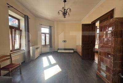 Apartament cu 4 camere decomandat, mobilat în Central