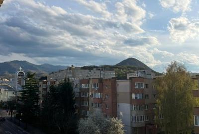 Apartament cu 2 camere decomandat în Florilor - 1