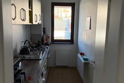 Apartament cu 3 camere semidecomandat în Central - 2