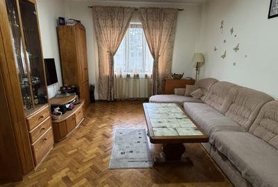 Apartament cu 3 camere semidecomandat în Ultracentral