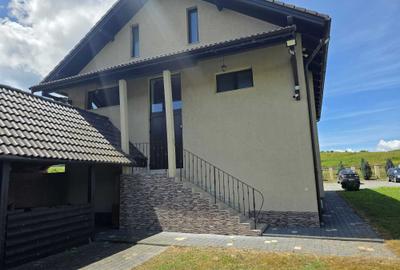 Casă cu 4 camere în Țebea - 1