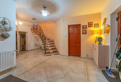Casă individuală cu 7 camere cu Canalizare în Central - 29