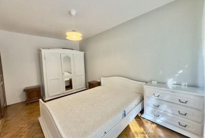 Apartament cu 3 camere decomandat în Torontalului