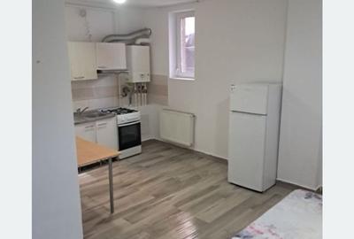 Garsonieră decomandată în Roșu