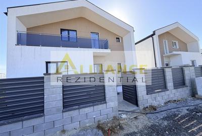 Casă individuală cu 4 camere decomandat cu Canalizare în Berceni
