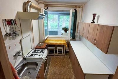 Apartament cu 2 camere decomandat în Aleea Carpați