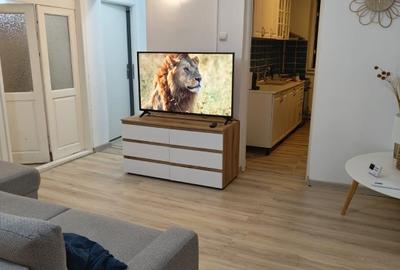 Apartament cu 3 camere semidecomandat în Faleza Nord