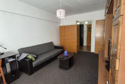 Apartament cu 2 camere decomandat în Văcăresti