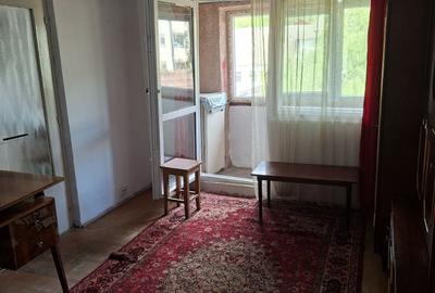 Garsonieră decomandată în Petros