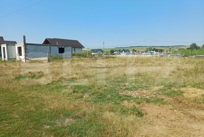 Teren de 808 mp, în Costâna