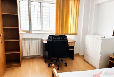 Apartament cu 3 camere decomandat, mobilat în Central