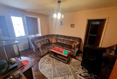 Apartament cu 3 camere semidecomandat, mobilat în Abator