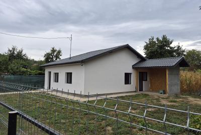 Casă cu 3 camere în Mărgineni