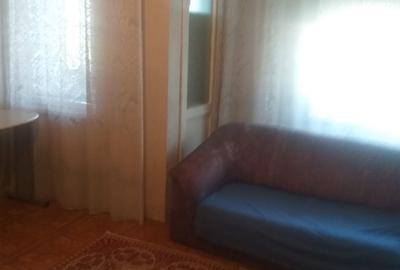 Apartament cu 2 camere decomandat în Rovine