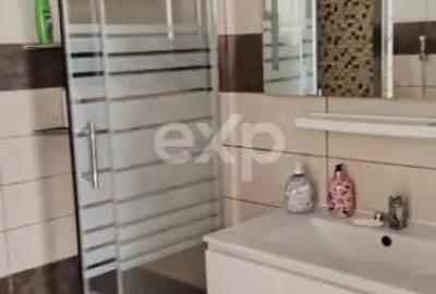 Casă cu 7 camere cu Teren 450 Mp în Central