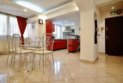 Apartament cu 4 camere semidecomandat în Universitate