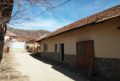 Casă cu 3 camere în Dobrița