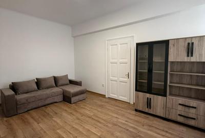 Apartament cu 2 camere semidecomandat, mobilat în Semicentral