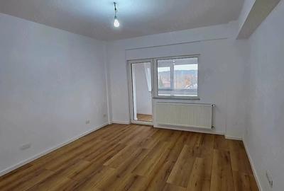 Apartament cu 5 camere decomandat în Central - 3