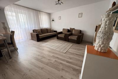 Apartament cu 3 camere decomandat în Exterior Vest