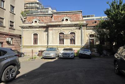 Casă individuală cu 15 camere cu Canalizare în Dorobanți