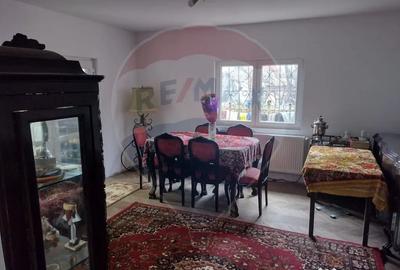 Casă cu 6 camere cu Teren 1000 Mp în Central
