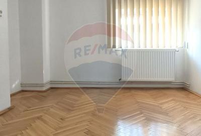 Apartament cu 4 camere decomandat în Central - 6