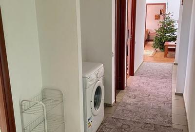 Apartament cu 3 camere semidecomandat în Exterior Vest