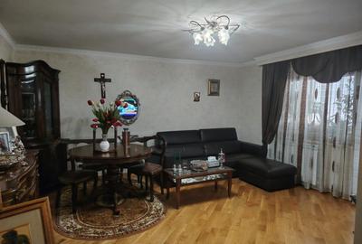 Apartament cu 3 camere decomandat, mobilat în Gară