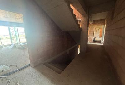 Apartament cu 3 camere semidecomandat în Șelimbăr