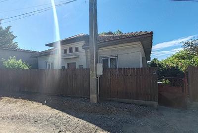 Casă cu 5 camere cu Teren 814 Mp în Central - 2