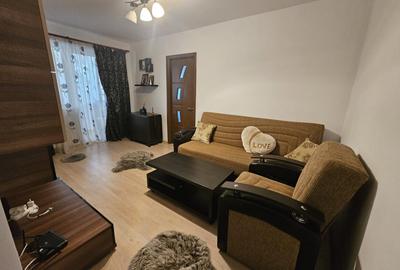 Apartament cu 3 camere decomandat, mobilat în Casa de Cultură