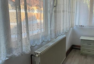 Apartament cu 3 camere decomandat în Slănic-Moldova