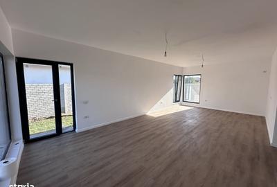 Casă cu 4 camere cu Teren 400 Mp în Domnești