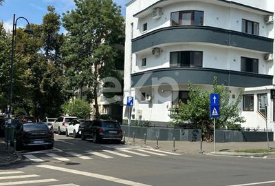 Apartament cu 3 camere circular, mobilat în Primăverii