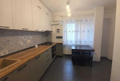 Apartament cu 3 camere decomandat în Frații Golești - 12