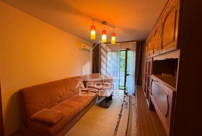 Apartament cu 3 camere semidecomandat, mobilat în Dacia