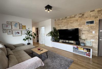 Apartament cu 3 camere semidecomandat, mobilat în Florești