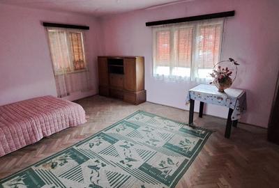 Casă cu 4 camere în Războieni-Cetate