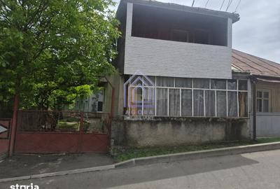 Casă cu 2 camere cu Teren 270 Mp în Central - 1