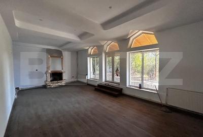 Casă individuală cu 5 camere cu Canalizare în Vest