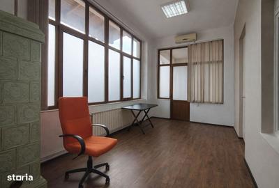 Spațiu comercial, de 150 mp, în Central - 4