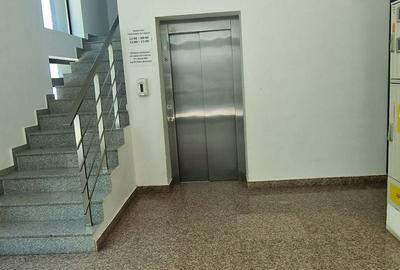 Apartament cu 3 camere decomandat în Faleza Nord