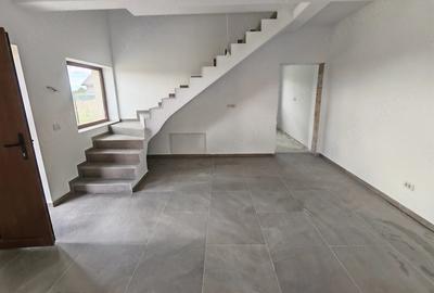 Casă cu Teren 259 Mp în Plopi