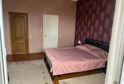 Apartament cu 3 camere decomandat în Tei