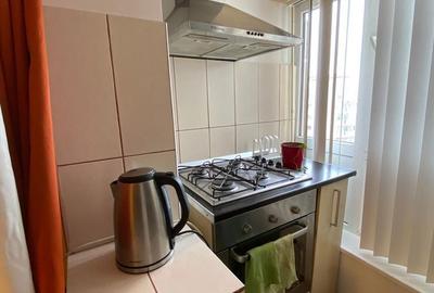 Apartament cu 3 camere decomandat în Craiovița Nouă - 2