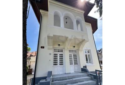 Casă individuală cu 7 camere cu Canalizare în Capitale - 2